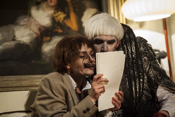 předplatné a dárkové poukazy hlásí vyprodáno, nakupujte prosím on-line